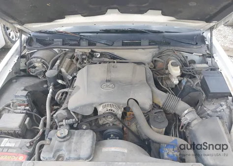 2000 Ford Crown Victoria from USA, damaged, VIN 2FAFP73W8YX108660